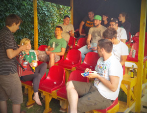 Das erste Spiel auf der eigenen Tribüne